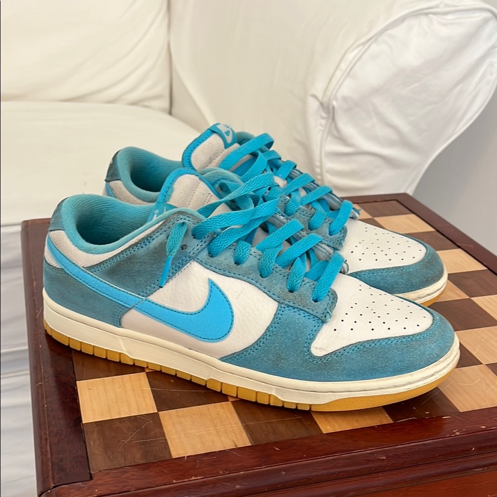 GUC Nike dunks men’s 8.5 - suede and white